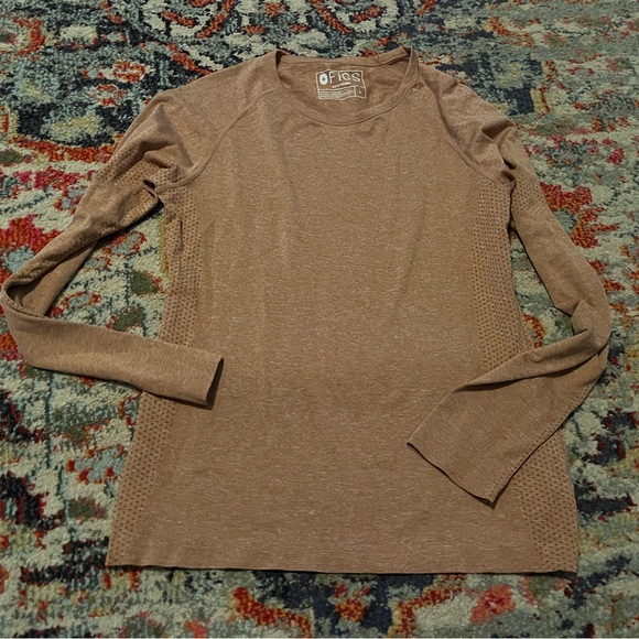 Figs Salta Seamless Underscrub- size L perfect condition smoke pet free home Tan - Picture 1 of 8